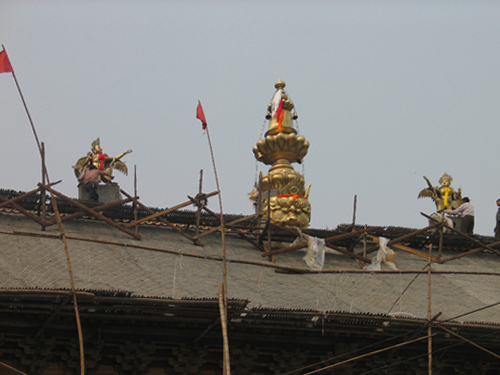 为九华山佛化禪寺铸造（宝瓶）及（共命鸟）